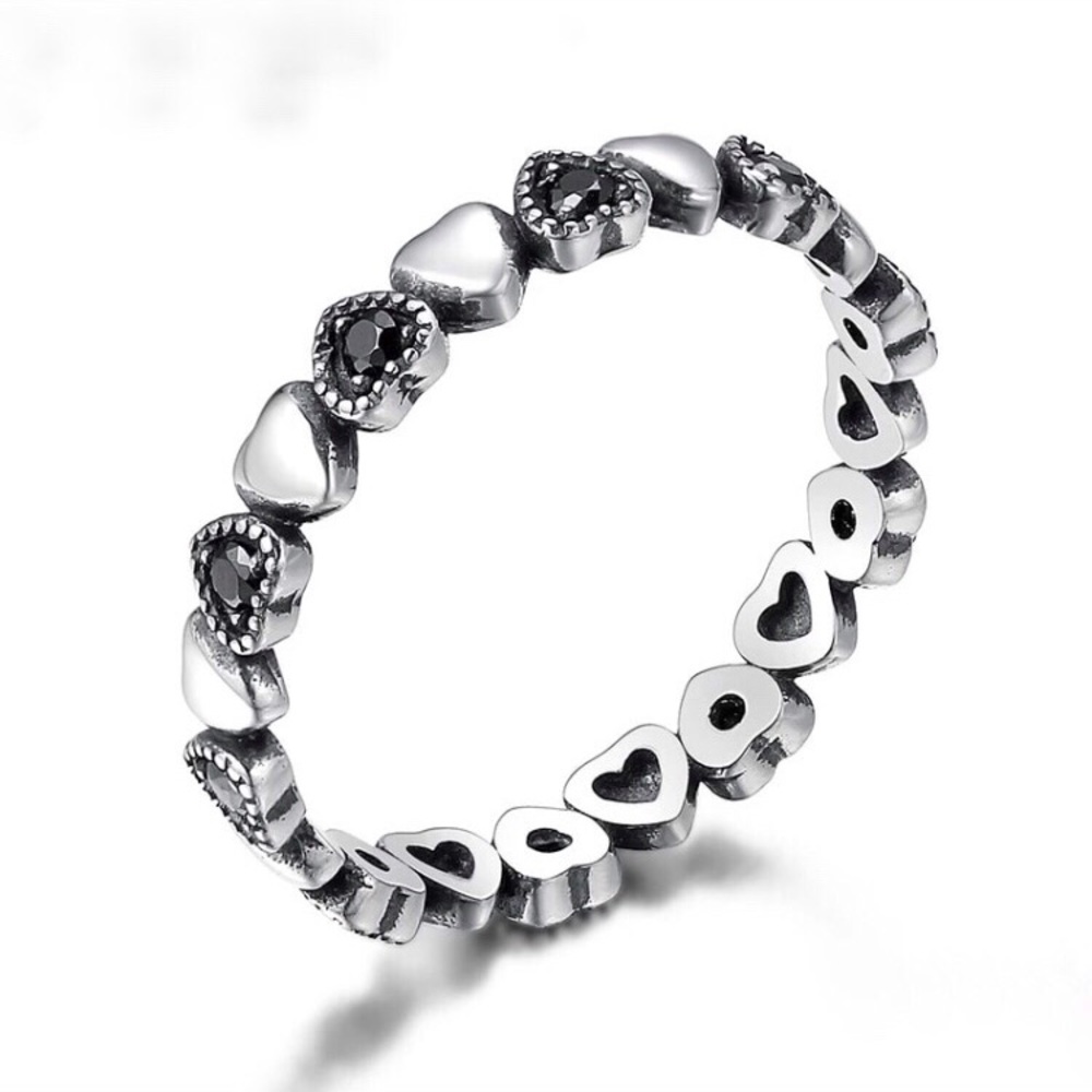 Natural Zircon & Sterling Silver black heart ring - Picture 1 of 3